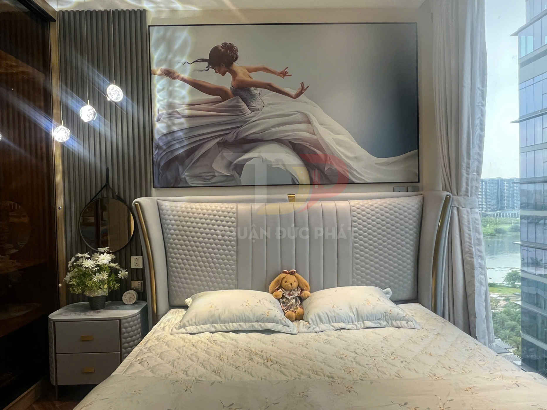 Bán căn hộ Vinhomes Golden River Lux 6 full nội thất cao cấp 1 phòng ngủ diện tích 50.7m2 view nội khu giá 10.9 tỷ